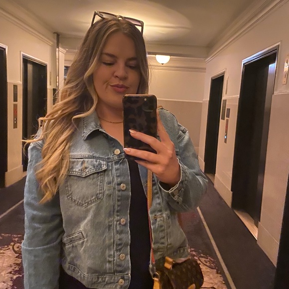 Meet your Posher, Madison - Picture 1 of 1